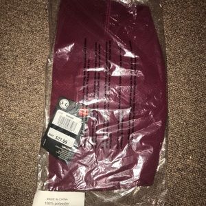 Under armour burgundy fleece hat